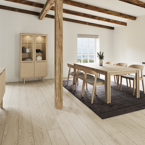 Skovby Esstisch #24, Stühle #825, Sideboard #306 und Vitrine #307 aus massiver Eiche für Möbelhäuser und Möbelhandel – präsentiert durch die Vertriebsvertretung Marco Krüll.