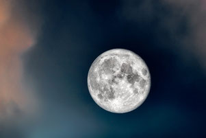 Mond erinnert an die ersehnte Heilung