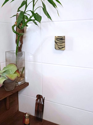Avec le porte-savon magnétique, votre savon saponifié à froid est sublimé et apporte une touche de décoration design et originale à votre salle de bain. 