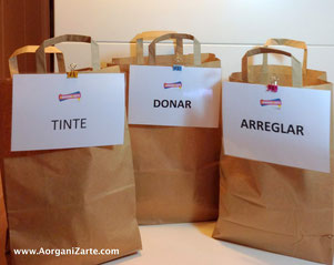 Distribuye en bolsas las prendas para el tinte, para donar y para arreglar - www.AorganiZarte.com