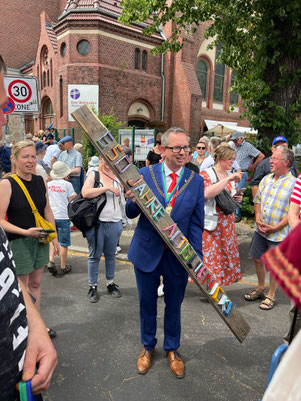 Bezirksbürgermeister Treptow-Köpenick Oliver Igel beim Festumzug