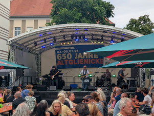 Haiband auf der Hauptbühne