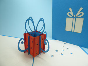 Carte pop-up cadeau d'anniversaire orange avec un ruban bleu 