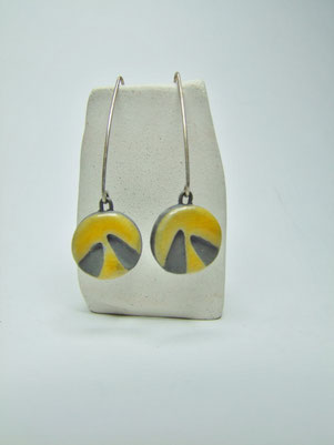 Boucles d'oreilles en céramique raku jaune et noires.