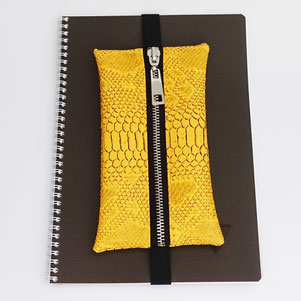 Trousse motif reptile dragon jaune moutarde - fait main