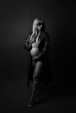 zwangerschaps fotoshoot leren jas