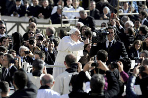 Papież Franciszek na placu Św. Piotra Fot. PAP / EPA