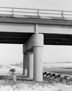 Detail of typical pier. View to east.