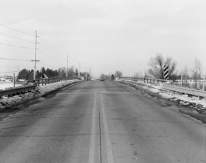 South portal of overpass and 86th Street. View to north.