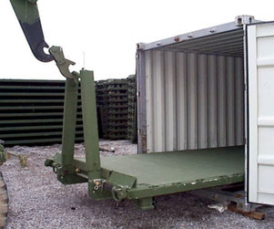 Die Container Roll-Out Platform (CROP) passt in Standard-Seecontainer