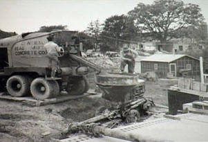 Benton Street Bridge in Iowa City: Concete pump for ready mixed concrete of the deck