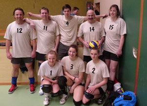 v.l.o. Mike Uhlig, Sebastian Struckmeier, Johannes Metschke, Werner Metschke und Kerstin Zuschlag unten v.l.n.r. Jacqueline Uhlig, Nadja Hegele und Michelle Pascucci