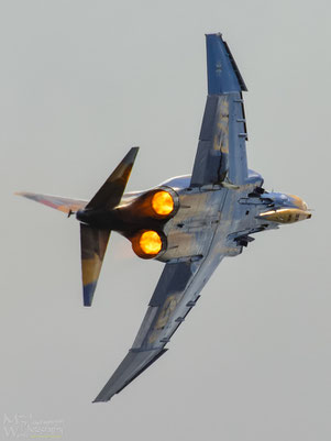 Die zum Abschied sonderbemalte F-4F 37+01 zeigte beim letzten Flug nochmal Alles (Klick zum vergrößern)