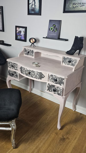 Chippendale Schränkchen Jennifer Bluhm Limburg