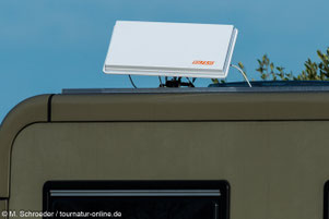 Satellitenschüssel und Fernseher im Wohnmobil