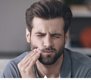 Imagen representativa de migraña y dolor muscular facial en paciente adulto con bruxismo. En Llanas Dental dentista en cd juarez evaluamos causas de bruxismo