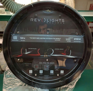 Das erste vollständige Set Revolights Eclipse läuft vom Band.