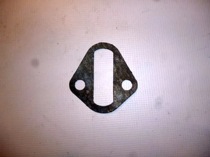 Dichtung Benzinpumpe am Motorblock GAZ 24, GAZ 2410, GAZ 2401, GAZ  24-02 Wolga.   Gasket fuel pump to engine block GAS 24, GAS 2410, GAS 2401, GAS  24-02 Volga.  Прокладка бензинового насоса к блоку цилиндров ГАЗ 24, ГАЗ 2410, ГАЗ 2401, ГАЗ  24-02 Волга