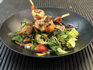 Knackige Blattsalate mit Variation vom Fisch