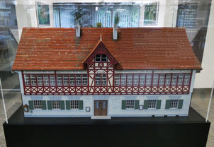 Markus Ammann hat in aufwendiger Arbeit ein beeindruckendes Modell des ehemaligen Rathauses gebaut.