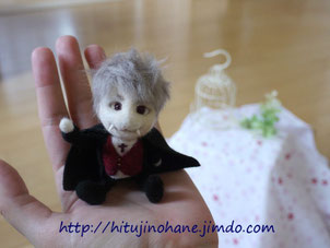 羊毛フェルト 手乗りドラキュラ Cute vampire