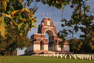 Somme groupes - Agence de voyages - Réceptif - Séjour - Journée - Groupe - Haute Somme - Péronne - Albert - Thiépval - Centenaire de la Grande Guerre - Grande Guerre - Monuments - Hauts de France - Picardie - Circuit du Souvenir - Mémoire - 1916-1918