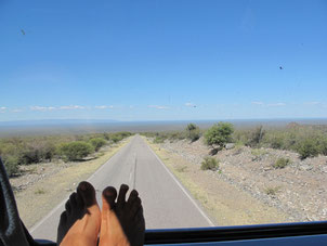 Hier brauchte ich meine Wanderschuhe definitiv nicht. Ich war ganz glücklich über diesen  Panoramablick. Manchmal erschrak ich mich aber auch, wenn der Bus bei Unebenheiten kräftig hin- und herschaukelte.