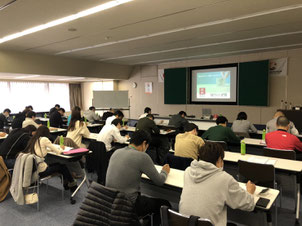 売れるチラシ・名刺・HPの作り方講師模様