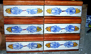 listelli di ceramica e cotto per bagno villa casale