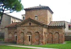 ダンテ・アリギエーリ ダンテはイタリア北東部のラヴェンナで死去した。