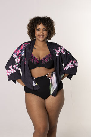 Utrecht Lingeriezaak. Superbra Utrecht.Disismi grote maten beugel bh. grote maten bh met voorsluiting in zalm en vrolijke prints. Deze grote cupmaten bh is ook geschikt voor grote maten prothese beha