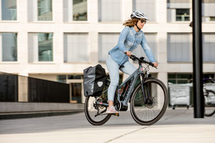 Eine ausführlichere Beratung zu den speziellen Bedingungen beim Fahren eines Speed-Pedelecs erhalten Sie in einem unserer e-motion e-Bike Shops