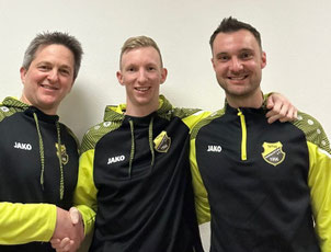 v.l. Vositzender Sport Matin Schultes, Tobias Niefnecker, Abteilungsleiter Herrenfußball Josef Deisenrieder