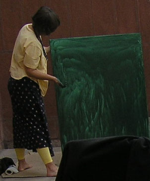 Eva painting at Fine Arts Museum i Chandigarh, India with TellusArt 2010