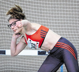 11,96 Meter mit der Drei-Kilogramm-Kugel: Lea Emelie Dickel von der LG Wittgenstein bei den Westfälischen U18-Hallenmeisterschaften in Dortmund. (WP-Foto: Tom Finke)