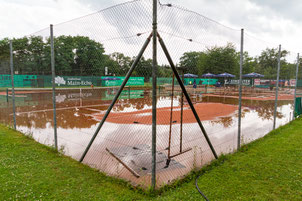 Die WSV-Tennisanlage war zuletzt eher was für Wasserballer.