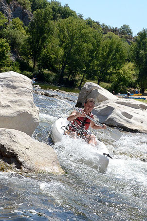Le plaisir de la solitude en kayak en Ardèche