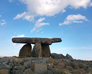 alt="dolmen-tombeau-sepultures-néolithique"