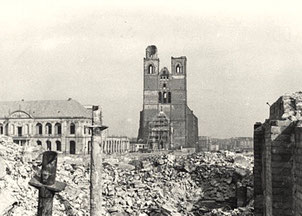 15 Kirchen und 90% der Altstadt wurden durch Bomben zerstört 