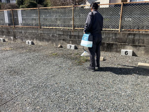 除草剤散布の様子