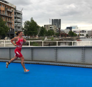 Tanja Stroschneider beim Weltcup-Triathlon in Antwerpen (Foto: zVg)