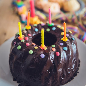 Kuchen zum Geburtstag während Corona für Teenager, Geburtstagsparty planen, Erlebnisgeschenke