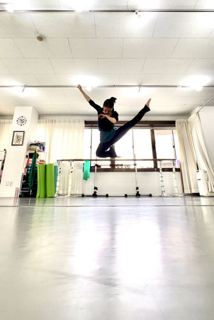 元気に飛び上がる40過ぎの私!