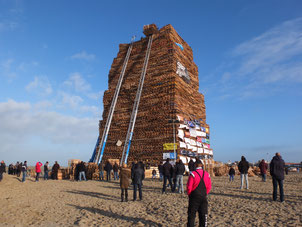 Heutzutage sind die Holzstapel für das Freudenfeier nur noch 10 m hoch