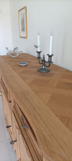 Enfilade en chêne massif, décapée puis vernis en effet bois brut.