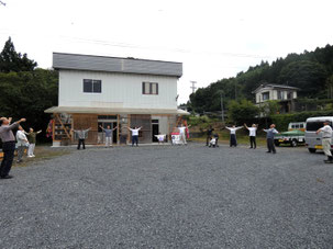 中津谷川自治会　ラジオ体操の様子