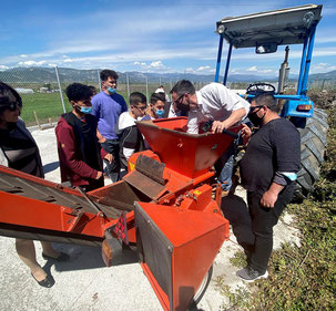 Demonstration in the field (Photos Brian McCarthy, ISTE)
