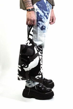 GREY SLING BAG    €230,00
