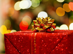 de nombreuses idées cadeaux pour les fêtes de fin d'années pour être certain de faire plaisir, de surprendre. Cadeaux à personnaliser, de qualité, en direct des artisans et entreprises, sans intermédiaire.