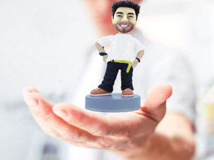 personnalisation de figures en résine, à votre effigie à partir d'une photo.